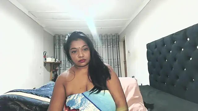Snapshot of Indianmayaxoxo chatting on 06-12-26, 04:33 Indianmayaxoxo online show from 06-12-26, 04:33
