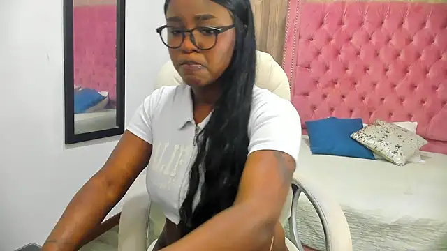 Snapshot of Wendy-lovee chatting on 01-16-25, 04:28 Wendy-lovee online show from 01-16-25, 04:28