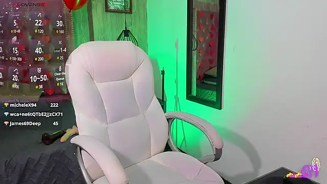 Snapshot of Wendy-lovee chatting on 02-16-25, 02:43 Wendy-lovee online show from 02-16-25, 02:43