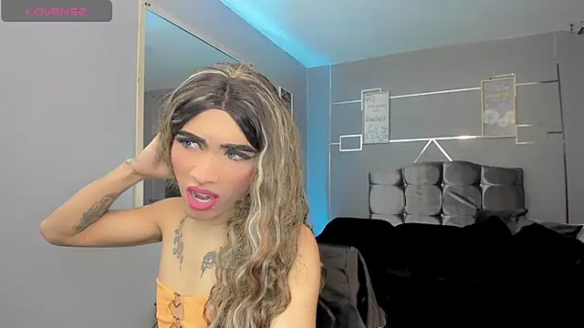 Snapshot of Micaela_Rangel chatting on 01-24-25, 03:43 Micaela Rangel online show from 01-24-25, 03:43