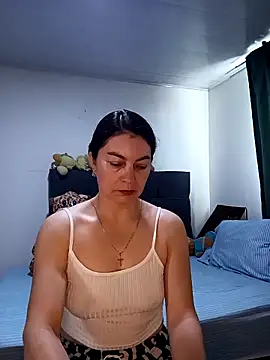 Snapshot of renata_hot1 chatting on 11-20-25, 01:44 renata hot1 online show from 11-20-25, 01:44