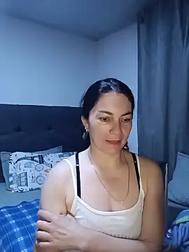 Snapshot of renata_hot1 chatting on 06-11-26, 02:44 renata hot1 online show from 06-11-26, 02:44