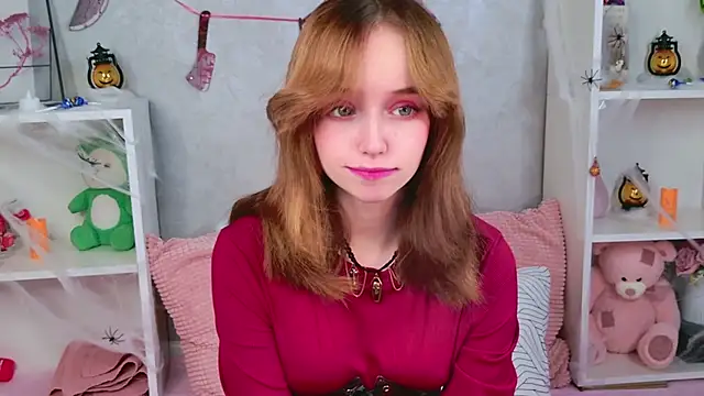 Snapshot of b4by_LoL1 chatting on 10-28-25, 12:30 b4by LoL1 online show from 10-28-25, 12:30