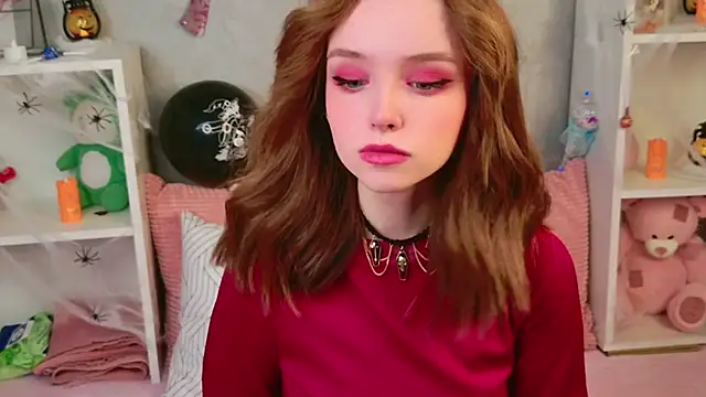 Snapshot of b4by_LoL1 chatting on 10-31-25, 09:21 b4by LoL1 online show from 10-31-25, 09:21