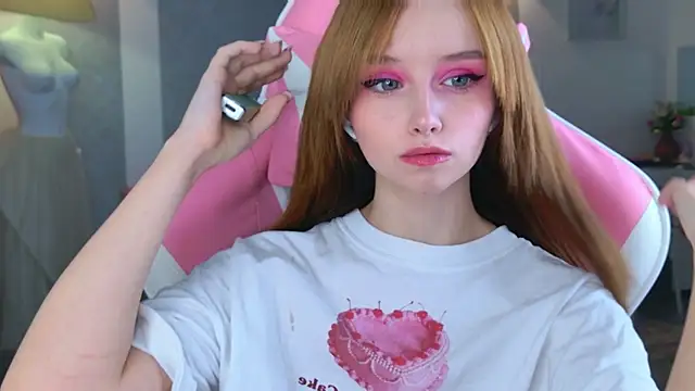 Snapshot of b4by_LoL1 chatting on 11-16-25, 04:34 b4by LoL1 online show from 11-16-25, 04:34