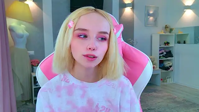 Snapshot of b4by_LoL1 chatting on 02-06-26, 06:51 b4by LoL1 online show from 02-06-26, 06:51