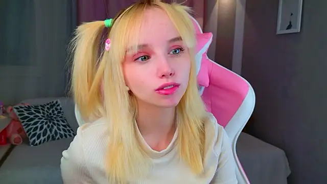 Snapshot of b4by_LoL1 chatting on 03-05-26, 02:13 b4by LoL1 online show from 03-05-26, 02:13