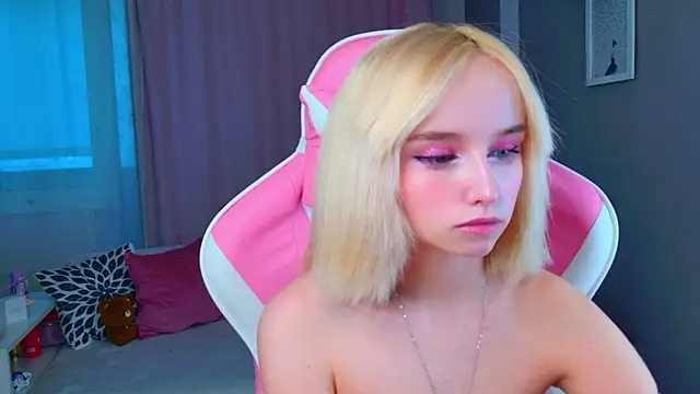 Snapshot of b4by_LoL1 chatting on 03-17-26, 01:25 b4by LoL1 online show from 03-17-26, 01:25