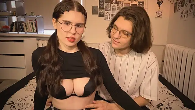 Snapshot of passiondesire_ chatting on 03-22-26, 08:40 passiondesire online show from 03-22-26, 08:40