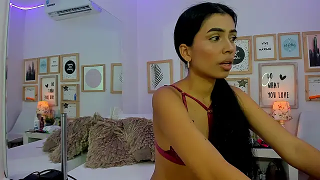 Snapshot of TianaReedd chatting on 01-31-25, 01:02 TianaReedd online show from 01-31-25, 01:02