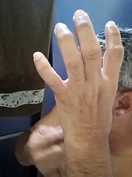 Snapshot of gordonunes chatting on 12-22-25, 01:35 gordonunes online show from 12-22-25, 01:35