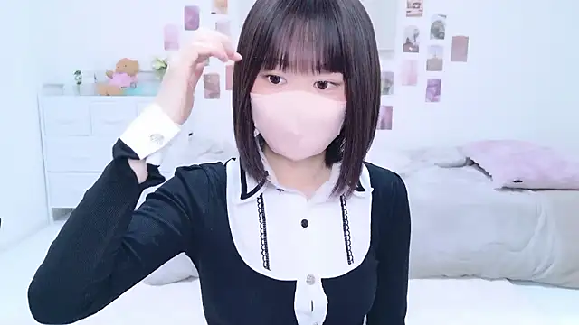 Im Yu-na online show from 10-19-25, 12:44