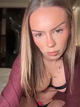 Snapshot of HotBella- chatting on 03-18-25, 08:04 HotBella- online show from 03-18-25, 08:04