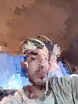 Snapshot of kevinsito1 chatting on 10-29-25, 04:42 kevinsito1 online show from 10-29-25, 04:42