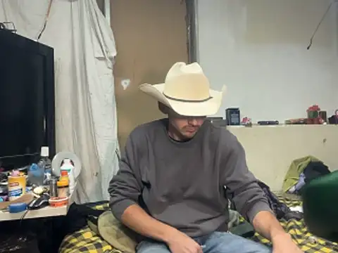 Snapshot of kevinsito1 chatting on 11-22-25, 03:27 kevinsito1 online show from 11-22-25, 03:27