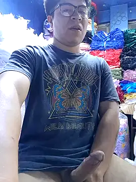 Snapshot of strokvic chatting on 10-28-25, 11:18 strokvic online show from 10-28-25, 11:18