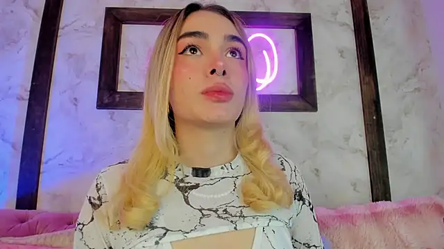 Lucy Vega online show from 01-04-25, 04:23