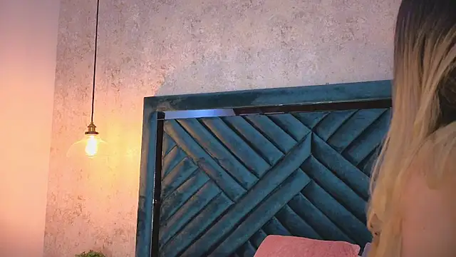 Lucy Vega online show from 10-05-25, 04:00