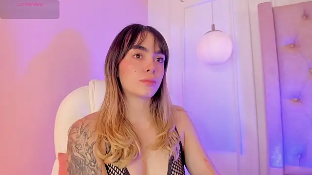 Lucy Vega online show from 11-14-25, 04:55