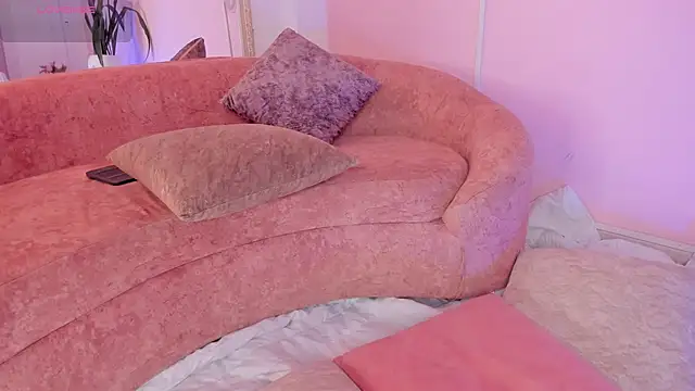 Lucy Vega online show from 11-28-25, 04:48