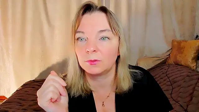 Regina  blue online show from 11-12-25, 01:44