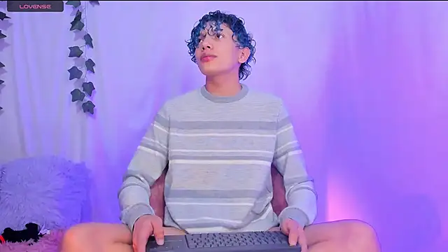 Snapshot of Im_Alejo chatting on 03-14-25, 02:10 Im Alejo online show from 03-14-25, 02:10