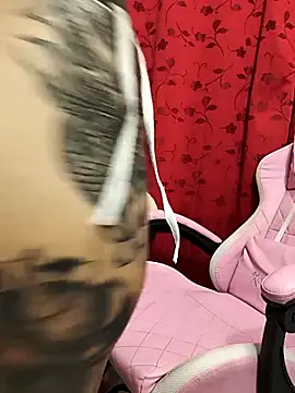 angela20  online show from 12-18-25, 08:04