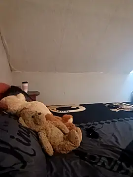 Snapshot of Tiffany35 chatting on 10-22-25, 03:23 Tiffany35 online show from 10-22-25, 03:23