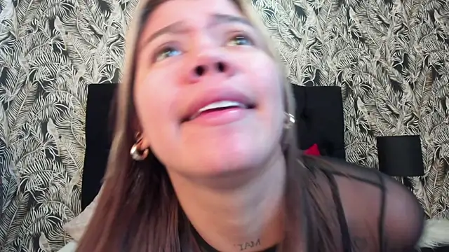 Snapshot of Gissel_Angel chatting on 10-21-25, 08:20 Gissel Angel online show from 10-21-25, 08:20