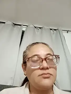 skarleth001 online show from 07-26-26, 04:42