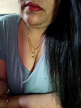 Snapshot of sneha_rose chatting on 09-18-25, 06:15 sneha rose online show from 09-18-25, 06:15