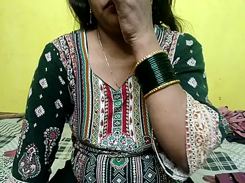 Snapshot of Sexyranibhabhi chatting on 11-26-25, 03:07 Sexyranibhabhi online show from 11-26-25, 03:07