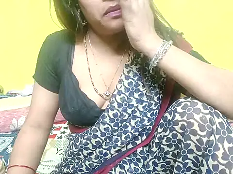 Snapshot of Sexyranibhabhi chatting on 12-23-25, 03:15 Sexyranibhabhi online show from 12-23-25, 03:15