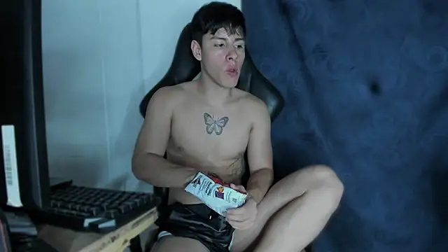 Snapshot of krizia7 chatting on 03-15-25, 03:07 krizia7 online show from 03-15-25, 03:07