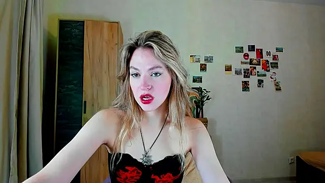 Niky  Jess online show from 12-17-24, 05:18