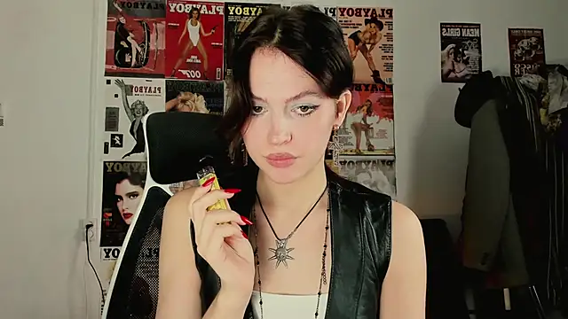 Snapshot of Niky__Jess chatting on 12-17-25, 11:05 Niky Jess online show from 12-17-25, 11:05