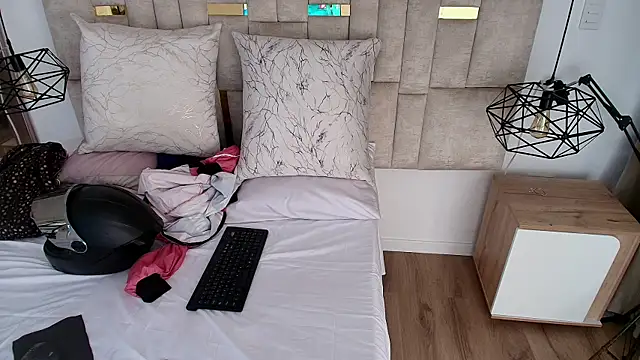 Lizz Tender online show from 10-16-25, 12:50