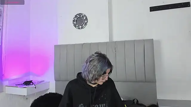 SukiFuyu  online show from 02-24-25, 12:59