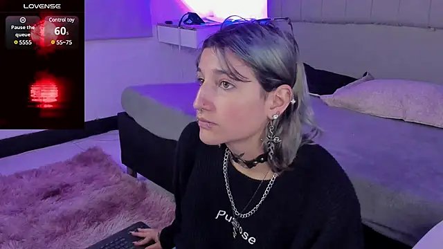 SukiFuyu  online show from 03-19-25, 12:23