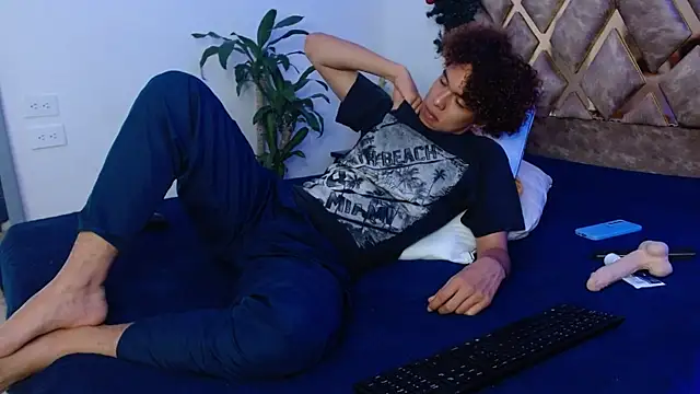 Snapshot of nickolas_moon chatting on 12-30-24, 11:38 nickolas moon online show from 12-30-24, 11:38