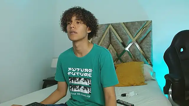 Snapshot of nickolas_moon chatting on 01-08-25, 03:07 nickolas moon online show from 01-08-25, 03:07