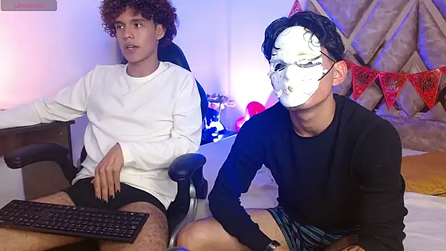 Snapshot of nickolas_moon chatting on 02-18-25, 12:04 nickolas moon online show from 02-18-25, 12:04