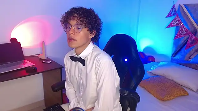 Snapshot of nickolas_moon chatting on 02-18-25, 02:49 nickolas moon online show from 02-18-25, 02:49