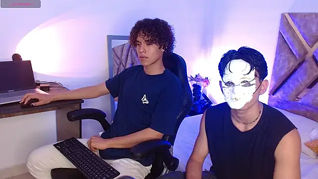 Snapshot of nickolas_moon chatting on 03-08-25, 06:05 nickolas moon online show from 03-08-25, 06:05