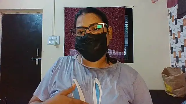 Hotmilfxox online show from 07-15-26, 07:46