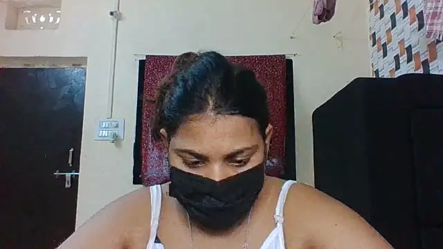 Hotmilfxox online show from 07-16-26, 07:47