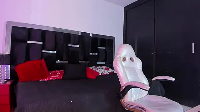 Tasha Sant online show from 11-15-25, 08:16