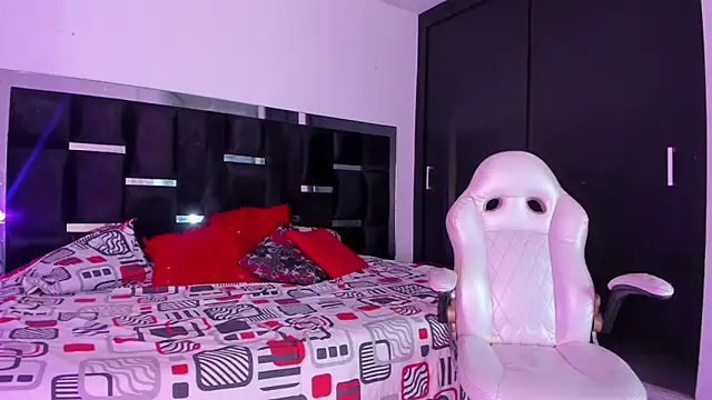 Tasha Sant online show from 11-26-25, 12:39