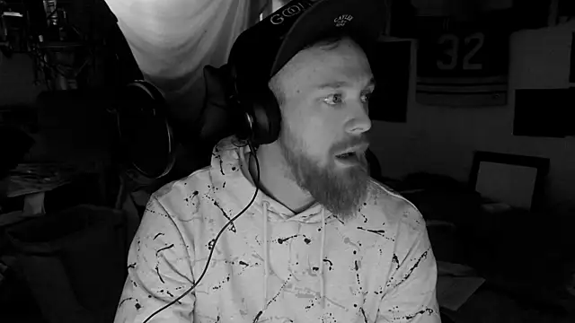 Snapshot of H1gh_Fr3qu3ncy chatting on 12-23-24, 06:44 H1gh Fr3qu3ncy online show from 12-23-24, 06:44