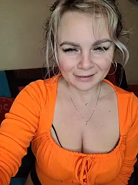 candy queeen online show from 11-19-25, 05:02